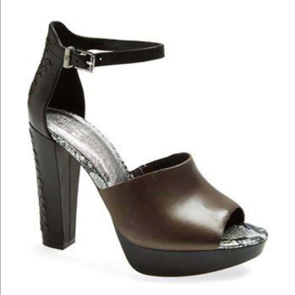 Elliott Lucca Sandal
